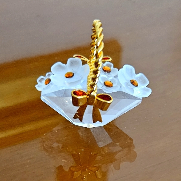 Swarovski Basket Of Flowers with Gold Accents - Picture 1 of 3